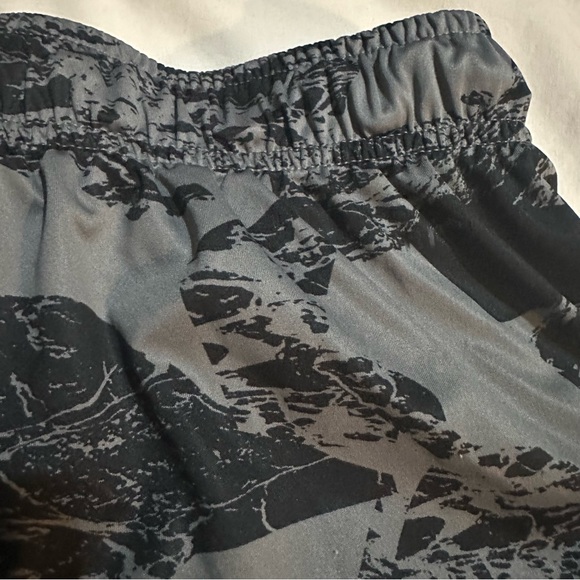 Nike Dri-Fit Marble Pattern Shorts Black/Grey Size Small Child - Picture 2 of 9